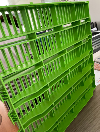 Plastic manure leaking floor