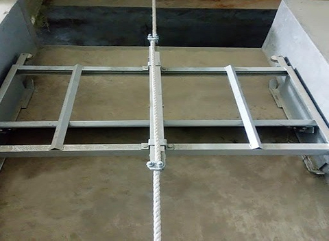 Durable easy to install husbandry equipment dung scraper